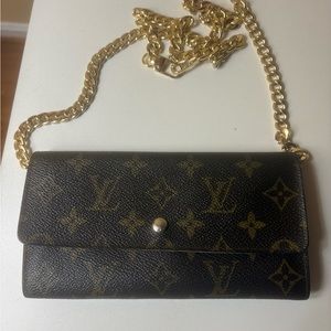 Vintage Louis Vuitton women’s wallet, clean food condition